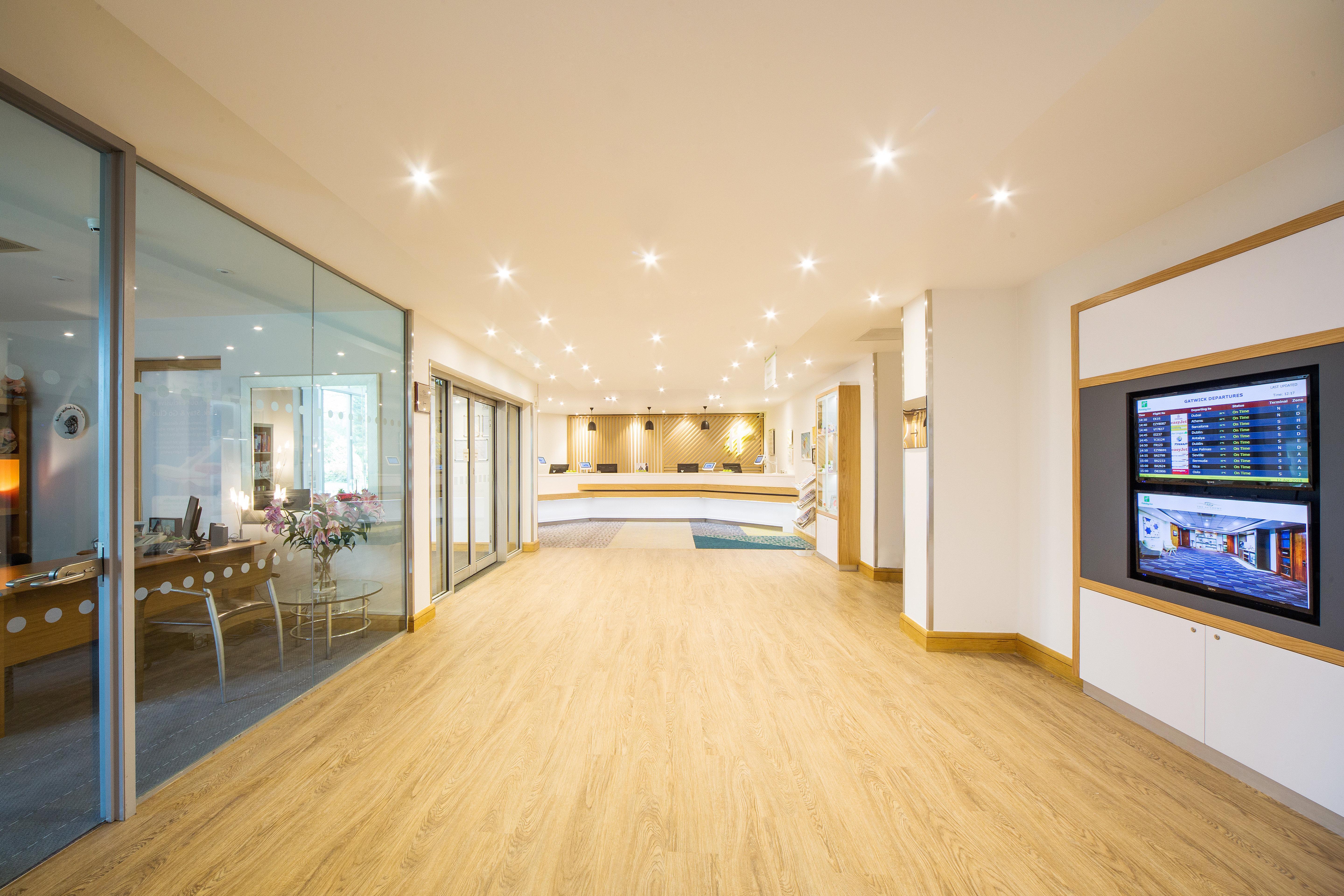 Holiday Inn London - Gatwick Airport By Ihg Horley  Esterno foto