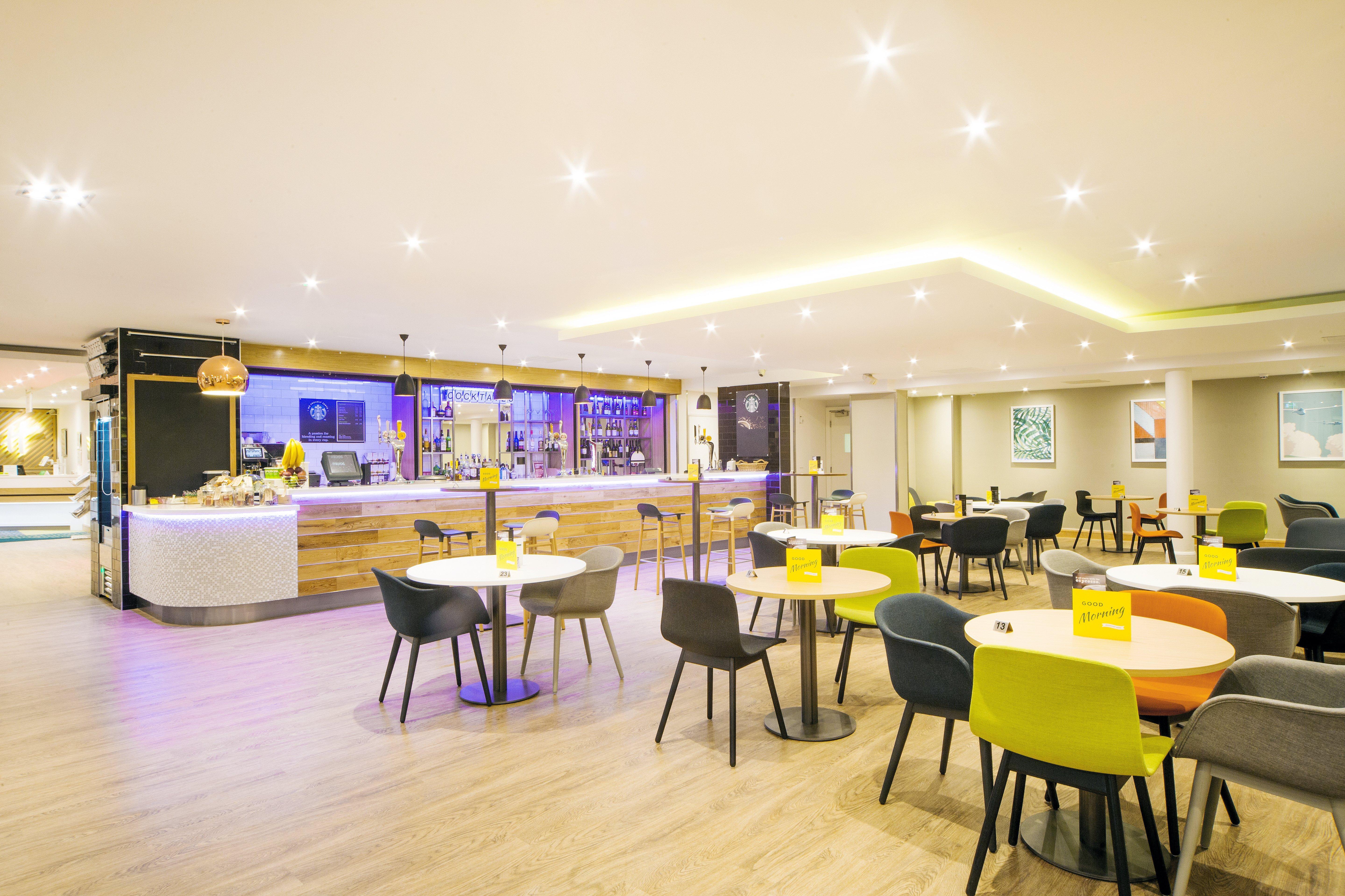 Holiday Inn London - Gatwick Airport By Ihg Horley  Esterno foto