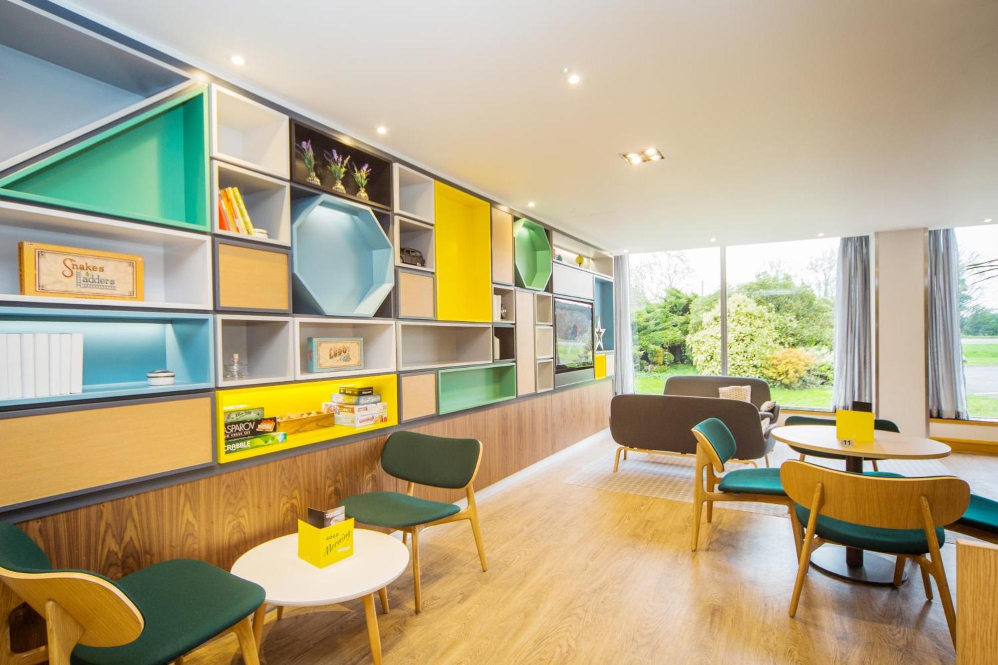 Holiday Inn London - Gatwick Airport By Ihg Horley  Esterno foto